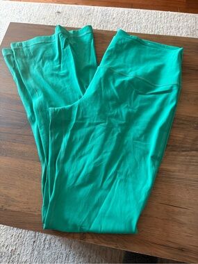 Lululemon size 14 flared pants!